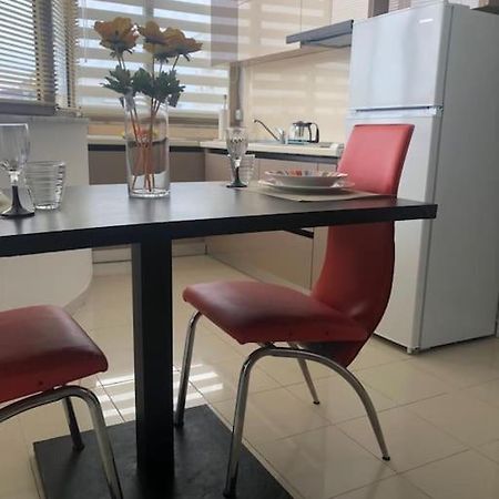 Cozy 1-Bedroom Flat, Beachside Durrës Extérieur photo