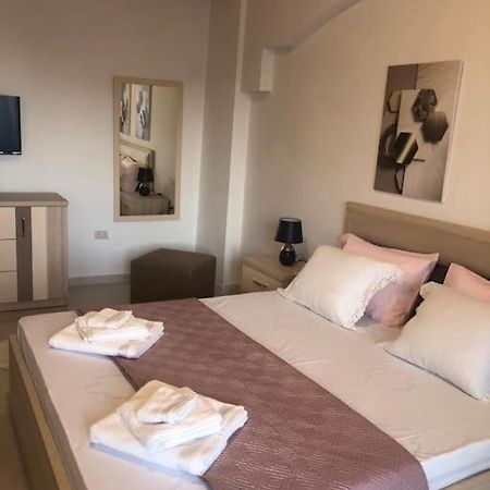 Cozy 1-Bedroom Flat, Beachside Durrës Extérieur photo
