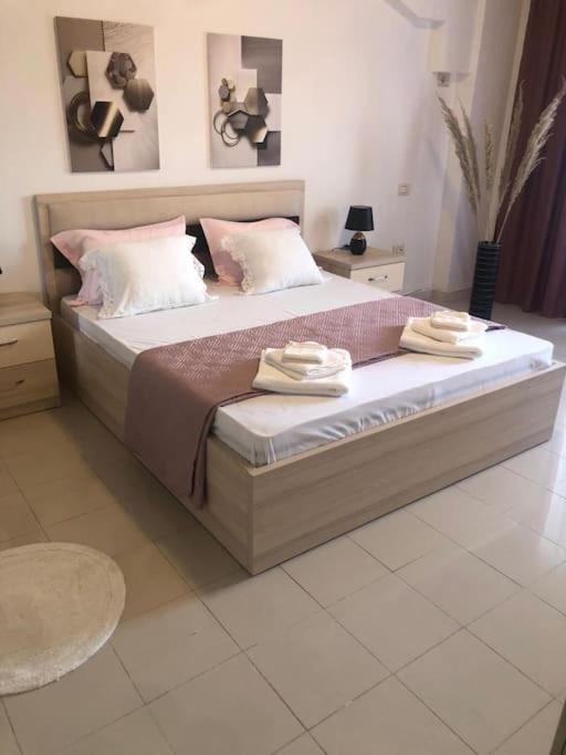 Cozy 1-Bedroom Flat, Beachside Durrës Extérieur photo